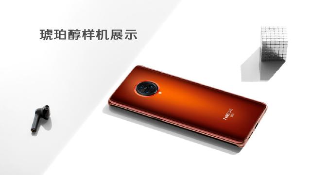 强强联合，NEX 3S一体化设计吸睛，这波表现你给几分？