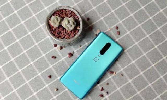 180g轻旗舰、90Hz A+顶级屏！盘点选择一加8的六大理由
