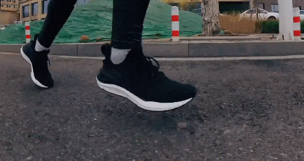 小米负重前行！高压之下匠心打造百元跑鞋，米粉：yeezy压箱底了
