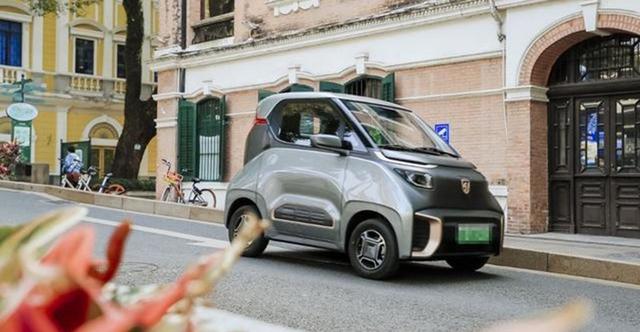 五菱推纯电动，售价不到3万，每分钟卖出1.2台，自称人民的代步车