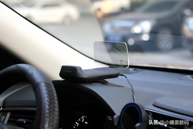 小米众筹车载HUD，开车就像开飞机般酸爽，499元的价格值得买吗？