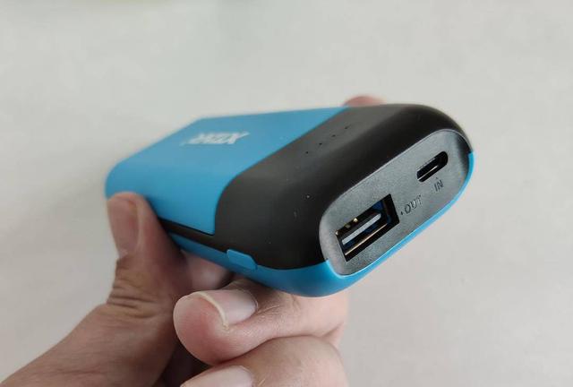 兼容所有18650电池，XTAR爱克斯达PB2C智能充电器上手测评