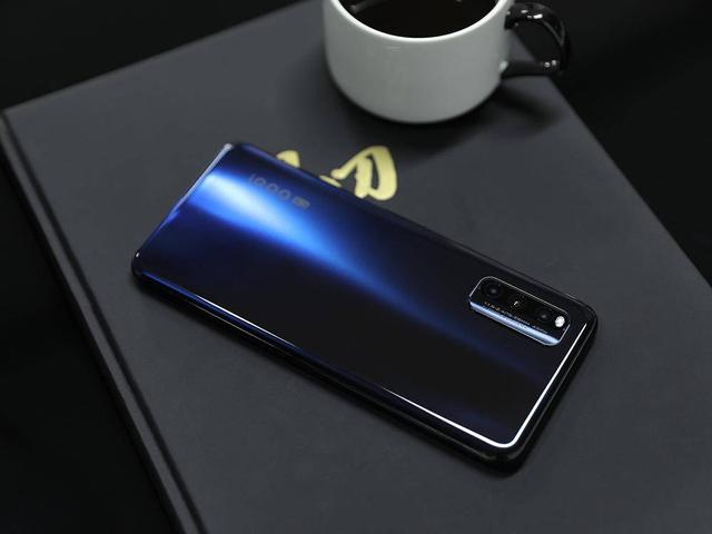 实测iQOO Z1：从颜值到性能，这部手机征服了我