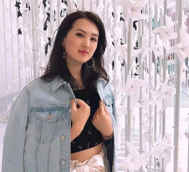 华为任正非的小女儿，22岁才貌双全气质佳，网友：不出道太可惜了