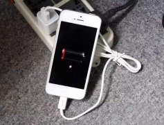 别不当回事！这4种充电方式，让手机充电越来越慢、耗电越来越快