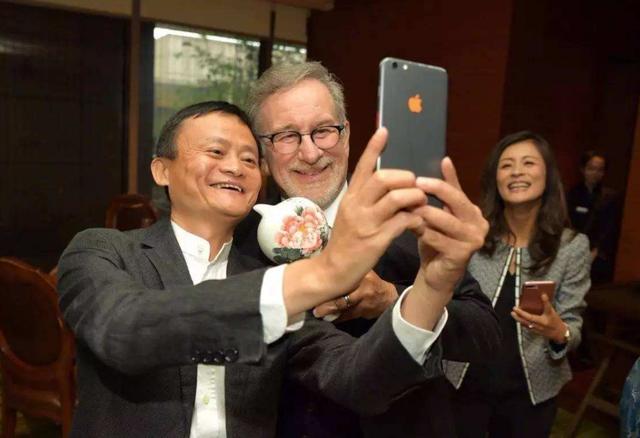 马云经常换手机，为啥从不用国产的华为，反而偏爱美国的iPhone？