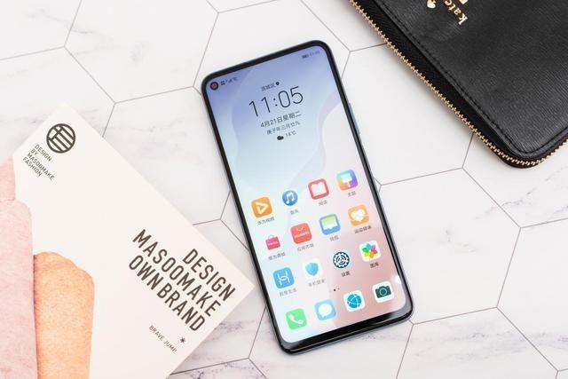 不到两个月降至2299元，麒麟820＋128GB，华为5G新机无奈让路