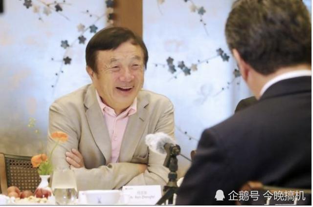 不买华为就被喷！任正非机场安检掏出苹果平板，这能说明什么？