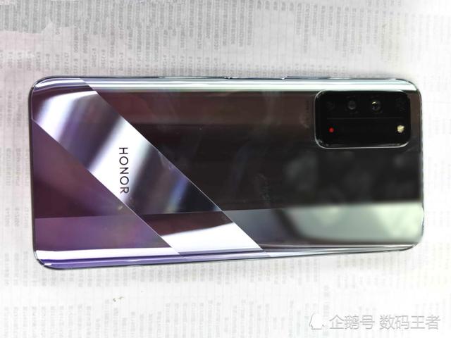 1899入手荣耀X10？看到这个窄下巴，我就知道选它真没错