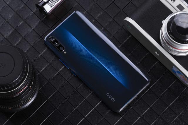 手机散热有诀窍，5G时代，iQOO带你告别“烫手山芋”