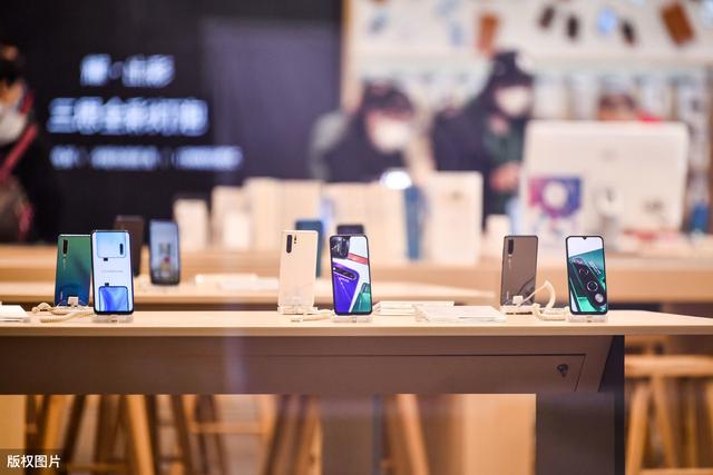 对于一部旗舰手机，处理器，防水，拍照和快充和屏幕哪个重要？