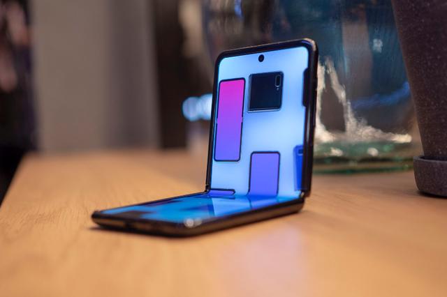 苹果八成也将推出可折叠手机，只不过跟现在其他品牌的长得都不同