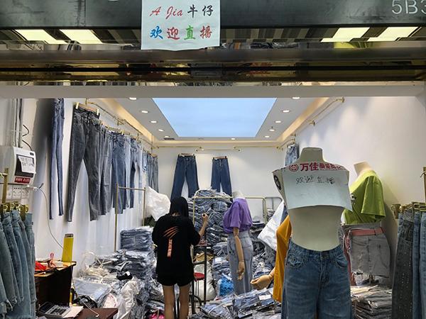 广州郊区“电商村”转向“直播村”的突围之路