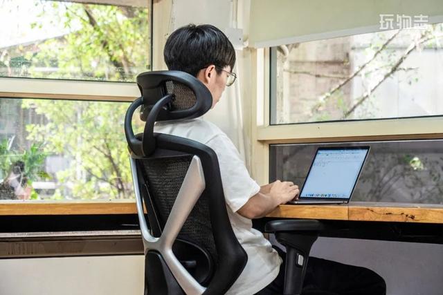 为你的老腰「续命」，老罗吹爆的办公椅升级款来了