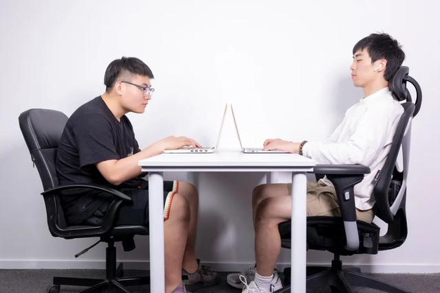 为你的老腰「续命」，老罗吹爆的办公椅升级款来了