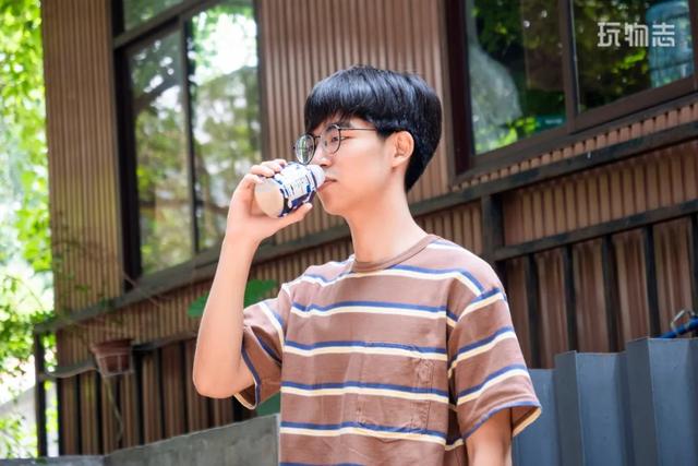 喜茶断货联名来了！免排队、喝不胖、可代餐的「奶茶」谁不爱？