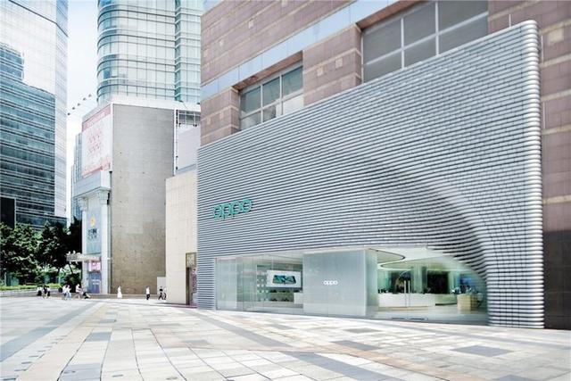 OPPO 的第四家超级旗舰店开业了，刚好遇上了 Reno4 的首销