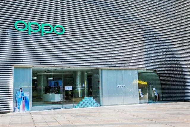 OPPO 的第四家超级旗舰店开业了，刚好遇上了 Reno4 的首销