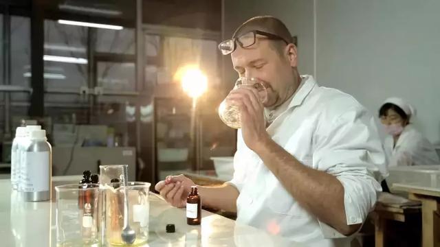 蚊子超怕这个味道，只要喷一点它就不敢靠近你