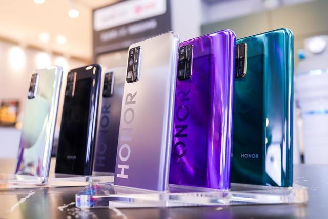 凭借高颜值成当下最佳选择，荣耀30系列销量霸榜618多平台