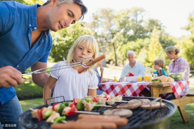 缺失了自己大脑的思维，成就了现实中的“无脑儿”