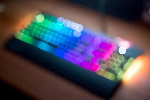 不出门也能撩妹？用百度输入法之流光键盘，做这条街最liàng的崽