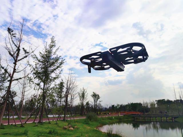 iDol智能飞行器，支持航拍，上帝模式的效果如何？