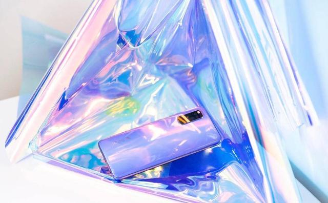 全新“幻彩流星”惊喜上线，iQOO Z1还有哪些不容忽视的特性？