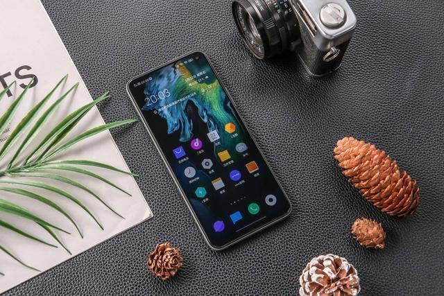 搭载天玑1000Plus处理器，iQOO Z1成手游爱好者标配