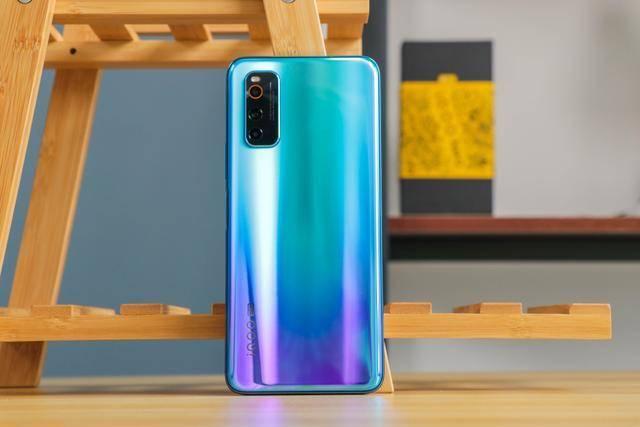 iQOO中端新机Z1x曝光：确认120Hz刷新率，将性价比进行到底？