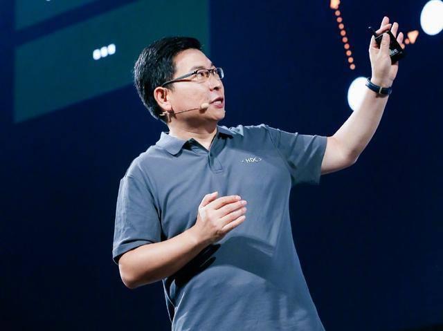 向苹果库克看齐，华为余承东说话风格，已经大变样了