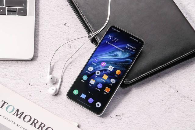 iQOO又一款新机曝光，高刷新率＋超大电池，你想要的它都有