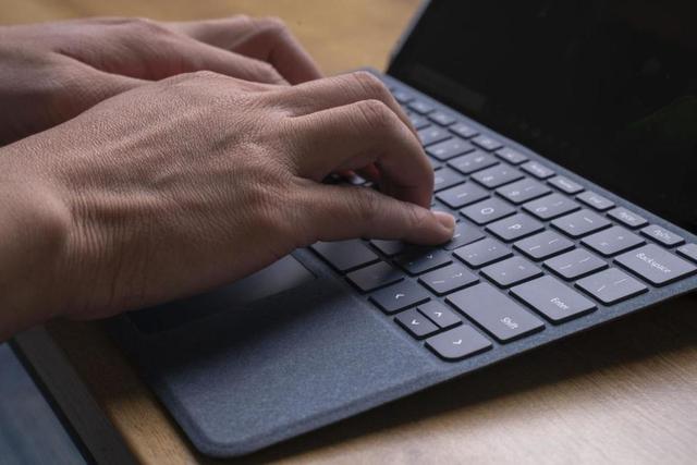 强调性能配置的今天，Surface Go 2创出一条属于自己的路