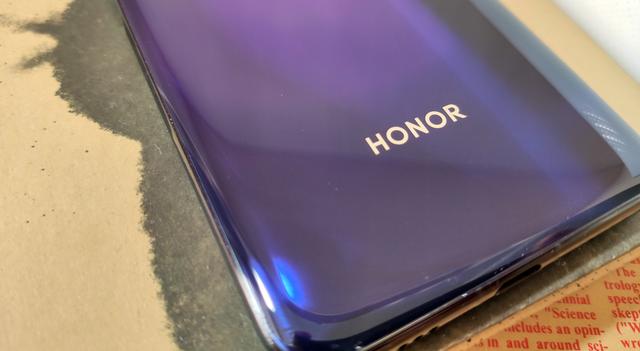 从3199跌至2199，从高端市场跌到低端市场，麒麟980+128GB