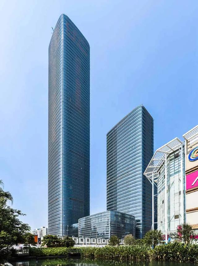 高300米，深圳南山区地标性摩天楼——中洲控股金融中心