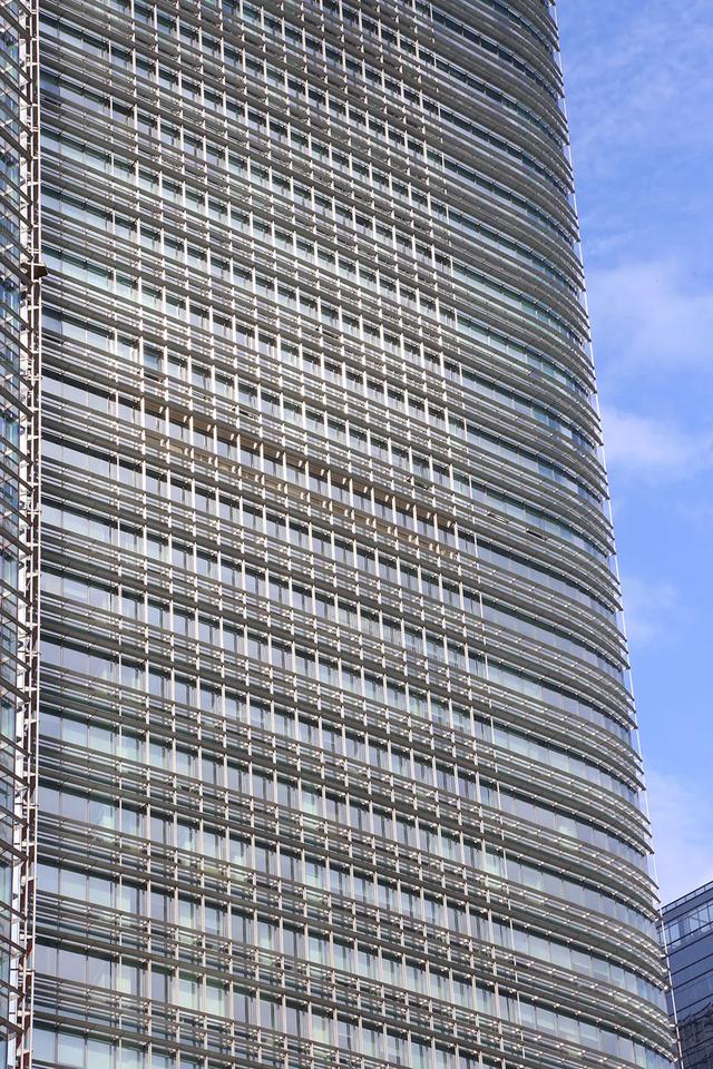 高300米，深圳南山区地标性摩天楼——中洲控股金融中心