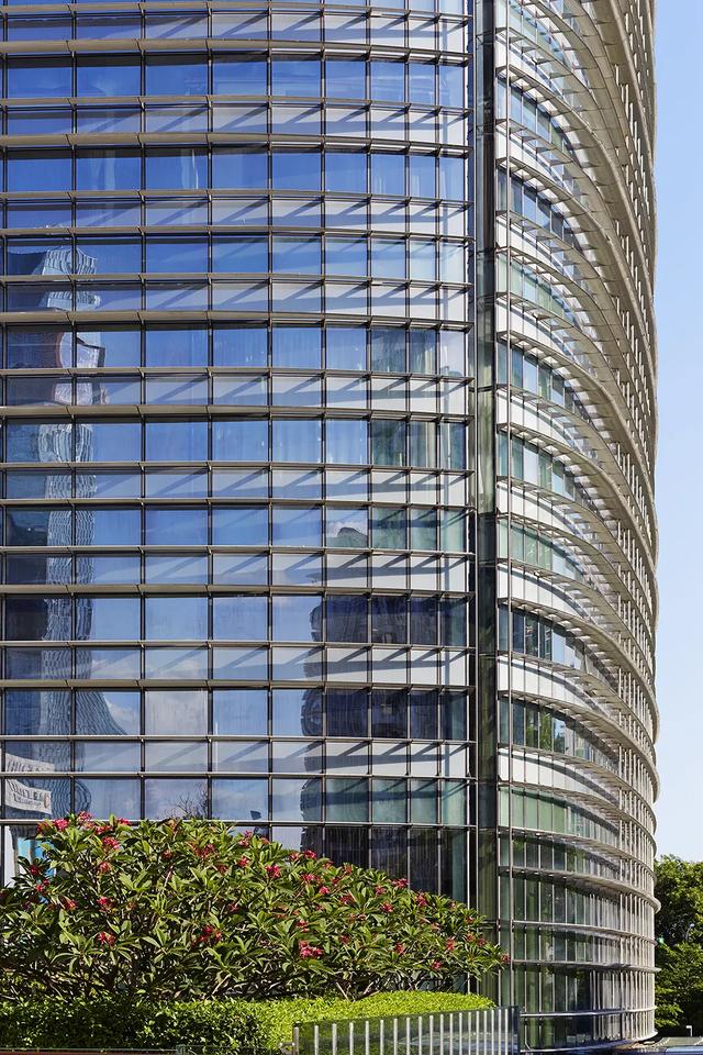 高300米，深圳南山区地标性摩天楼——中洲控股金融中心