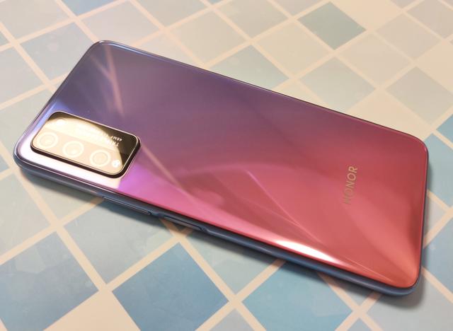 颜值实力样样都有！荣耀30青春版首发评测：5G时代的最强千元机