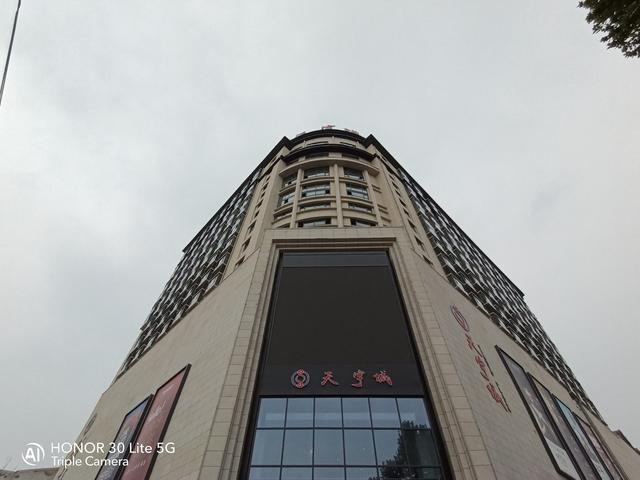 颜值实力样样都有！荣耀30青春版首发评测：5G时代的最强千元机