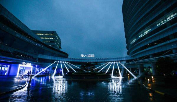 AI时代，字节跳动让抖音“上车”，这款车高合让微软“上头”