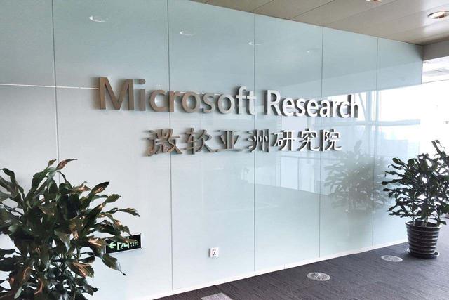 AI时代，字节跳动让抖音“上车”，这款车高合让微软“上头”