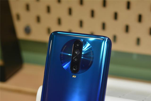 小米新一代4G手机：4500mAh+8GB+256GB，重回1999元