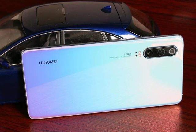 从4288跌至3288，从高端市场跌到中端市场，128GB+30倍变焦