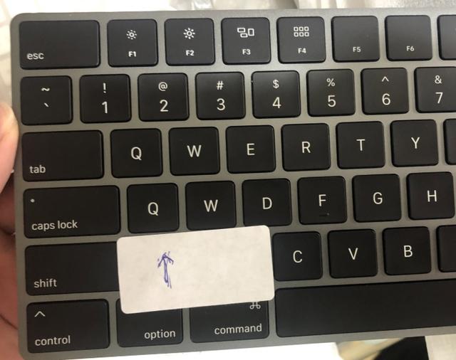 国外网友买到"错版"MacBook Pro，两个Control 键瞩目