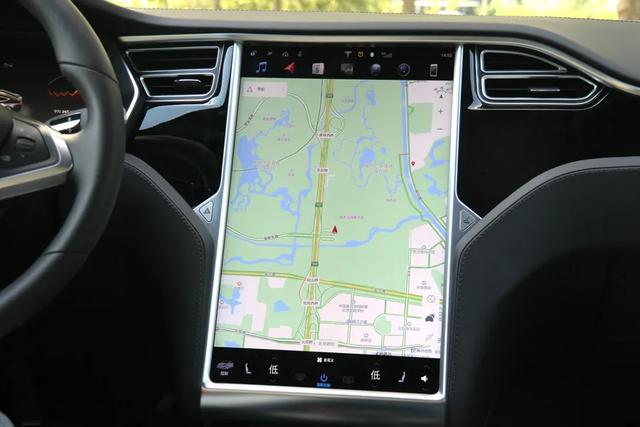 为什么连奔驰S都开始学特斯拉了？