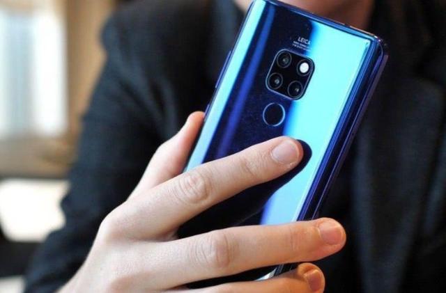 从4499降到2499，从高端市场跌到中端市场，麒麟980+128GB