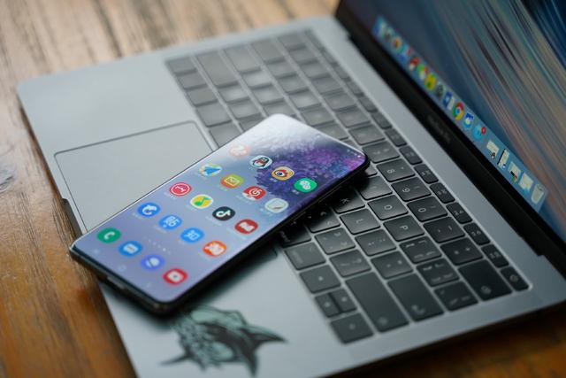 高端旗舰才有曲面屏,为什么没有普及?或许因为这几点