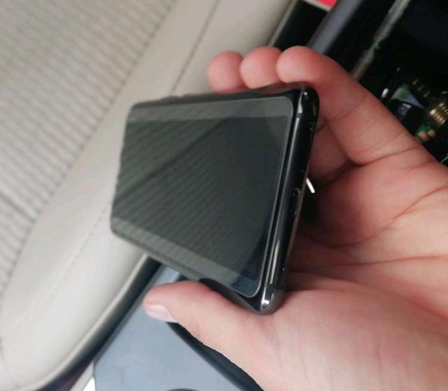 高端旗舰才有曲面屏,为什么没有普及?或许因为这几点