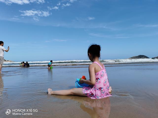 荣耀X10：有颜有料还能打，千元级的5G手机来了，不香吗？