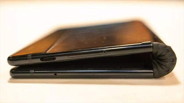 三星折叠屏幕手机将要发布,1.4万起售,远超苹果